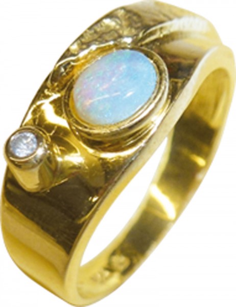 Glamouröser Ring in Gelbgold 585/- poliert, mit einem echtem Opal Duchmesser 5 x 4mm und einem Brillant 0,02ct W/P. Ringbreite 8mm, Stärke 1mm. Diese wunderschöne Einzelstück ist nur noch in der Größe 18 erhältlich – in Premiumqualität aus dem Hause Abram