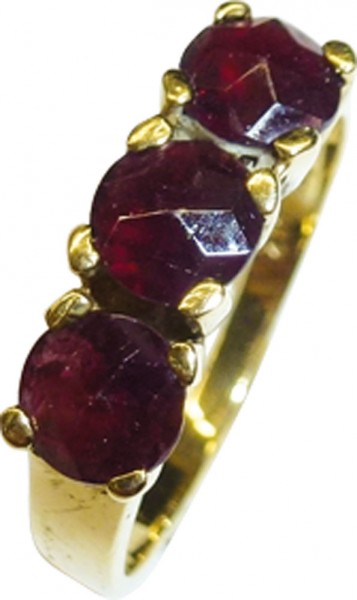 modischer Ring in feinem Gelbgold 333/-, mit 3 roten facettierten Granatsteinen, in Ringkopfbreite 5mm, Stärke 1mm, der Ring ist hochglanzpoliert, ein Einzelstück zum Schnäppchenpreis seit 1949 aus Stuttgart, Abramowicz erfüllt Träume