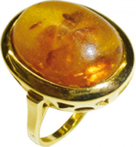 Glamouröser Ring in feinem Gelbgold 333/- mit einem echten braunen Bernstein (Durchmesser 17mmx13mm) mit wunderschönen Einschlüssen und conacfarbener mattierter Oberfläche. Ringgröße 16mm, 4,5g. Die Ringschiene ist hochglanzpoliert, Stärke der Ringschiene