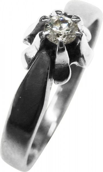 Ring in Weißgold 585/-, poliert, besetzt mit 1 strahlenden Brillanten 0,05ct, Stärke 0,8mm, Ringkopfbreite 6mm, Ringgröße 16,5mm, Gewicht 2,3g. Ein Einzelstück zum Schnäppchenpreis aus dem Hause Abramowicz – für alle, die das Besondere lieben.