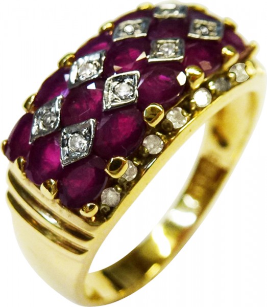 Bezaubernder Ring in Gelbold 585/- 15 Rubine 22 Diamanten