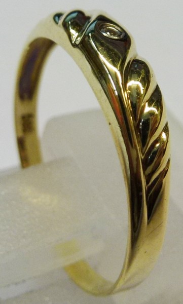 Feiner Ring Gelbgold 585/- Diamant W/P  17 mm
