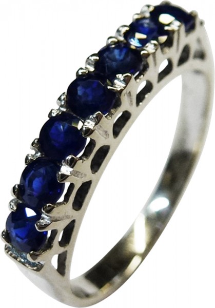 Märchenhafter Ring in Weissgold 585/- mit 7 nachtblauen feinen Safiren