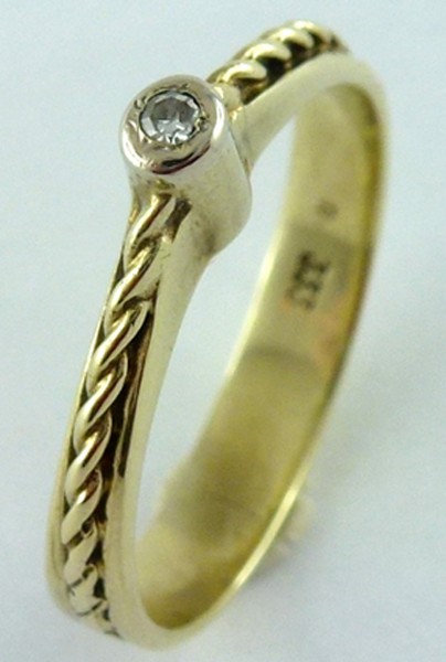 Ring 8kt Gelbgold 1 Diamant 17mm
