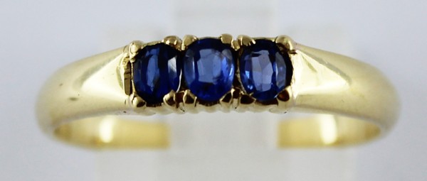 Ring in Gelbgold 750/- mit einem feinen, blauer Tansanit, Groesse 18mm