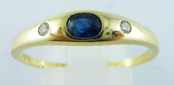 Ring in Gelbgold 585/- mit 1 feinen, ovalen Safir und 2 Brillanten zus. 0,030ct, TWVSI, Groesse 20mm