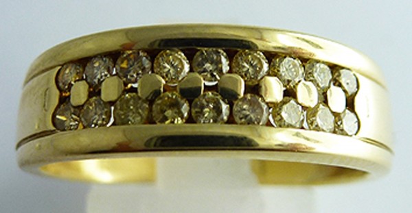 Ring in Gelbgold 585/-, 18 champagnerfarbenen Brillanten in Schienenfassung 0,36ct. SI, Groesse 18,8mm, Einzelstück nicht aenderbar.