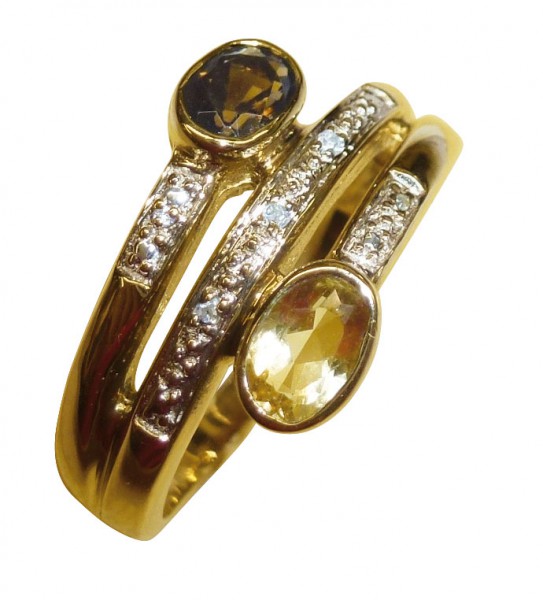wunderschöner klassischer Gelbgold Ring in 333/- besetzt mit 3 Diamanten 8/8 W/P und verziert mit einem Citrin und einem Rauchquarz, in Ringgröße 20,3mm, Ringkopf Breite 14mm, Stärke 4mm,  so wie dieses exklusive Schmuckstück erhalten Sie  viele weitere a