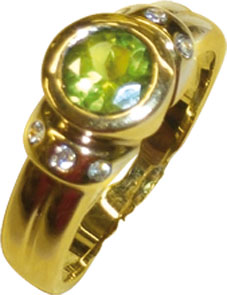 Das gibt es nur bei Abramowicz Ihrem Vertrauensjuwelier schon seit 1949 einen wunderschönen exklusiven Ring in Gelbgold 333/- ein funkelndes Lichtermeer erwartet Sie beim Anblick des 1,50 ct Peridot, und durch das Zusammenspiel der 6 strahlenden Brillante